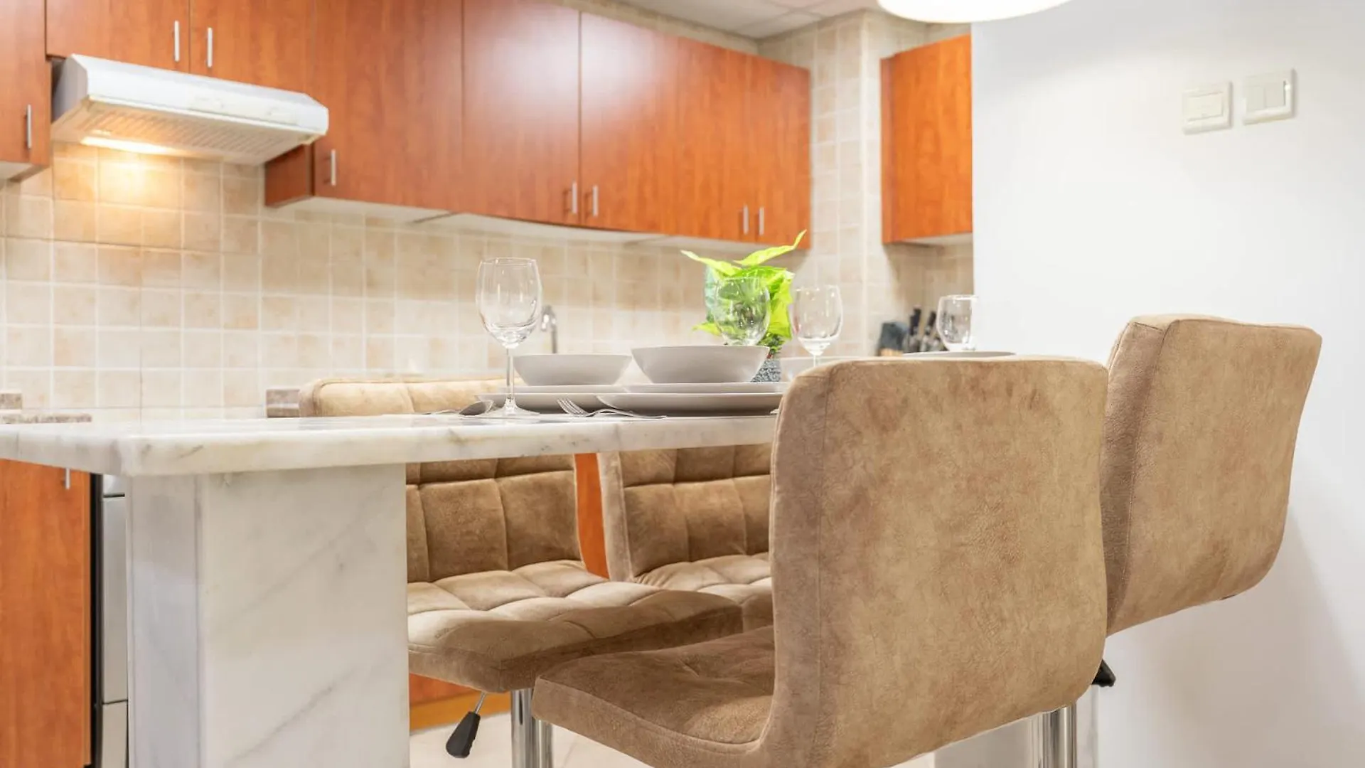 Spacious & Serene 2 Bedroom In Dubai Marina For 4 Apartment