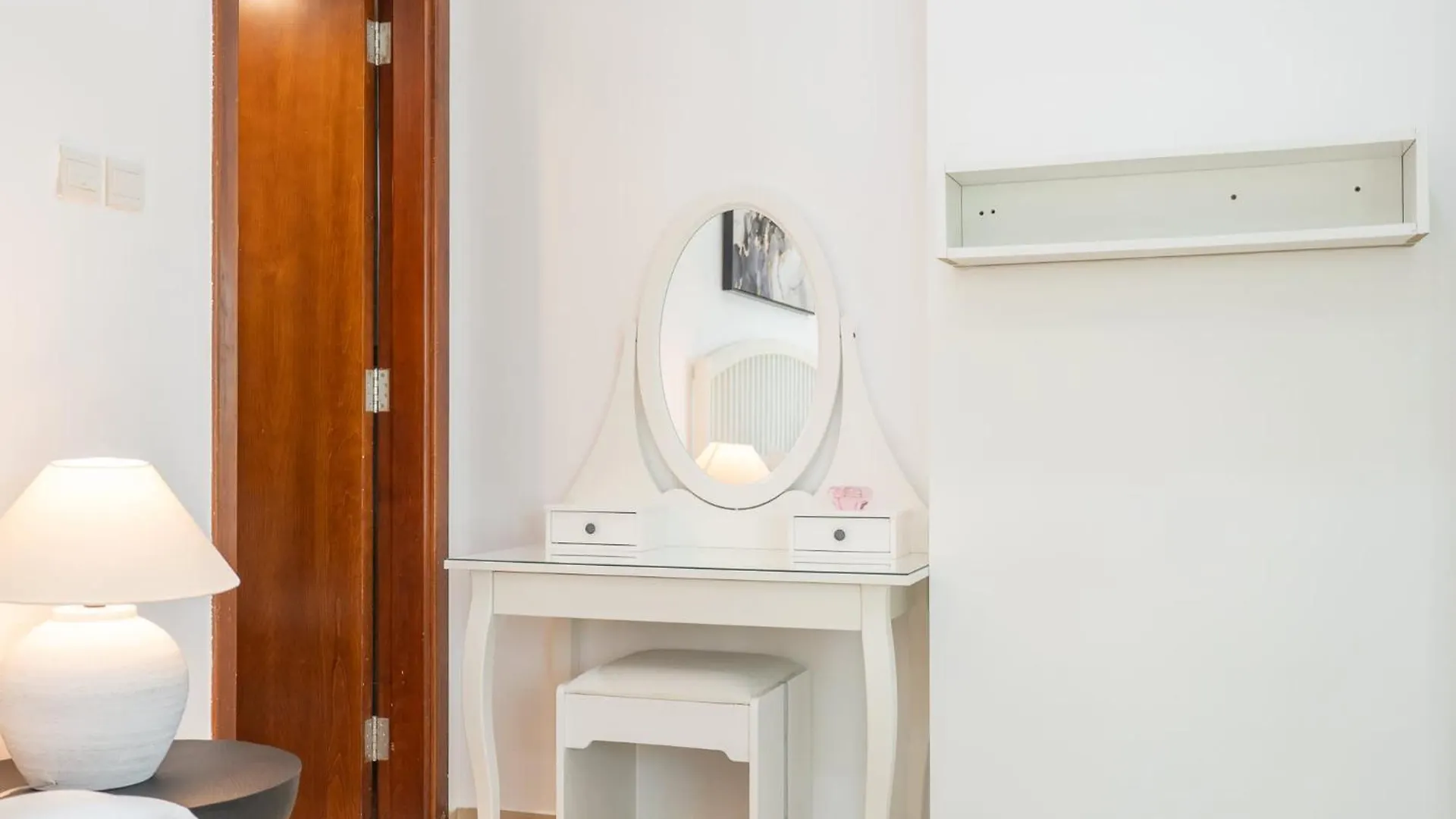 Spacious & Serene 2 Bedroom In Dubai Marina For 4 0*,