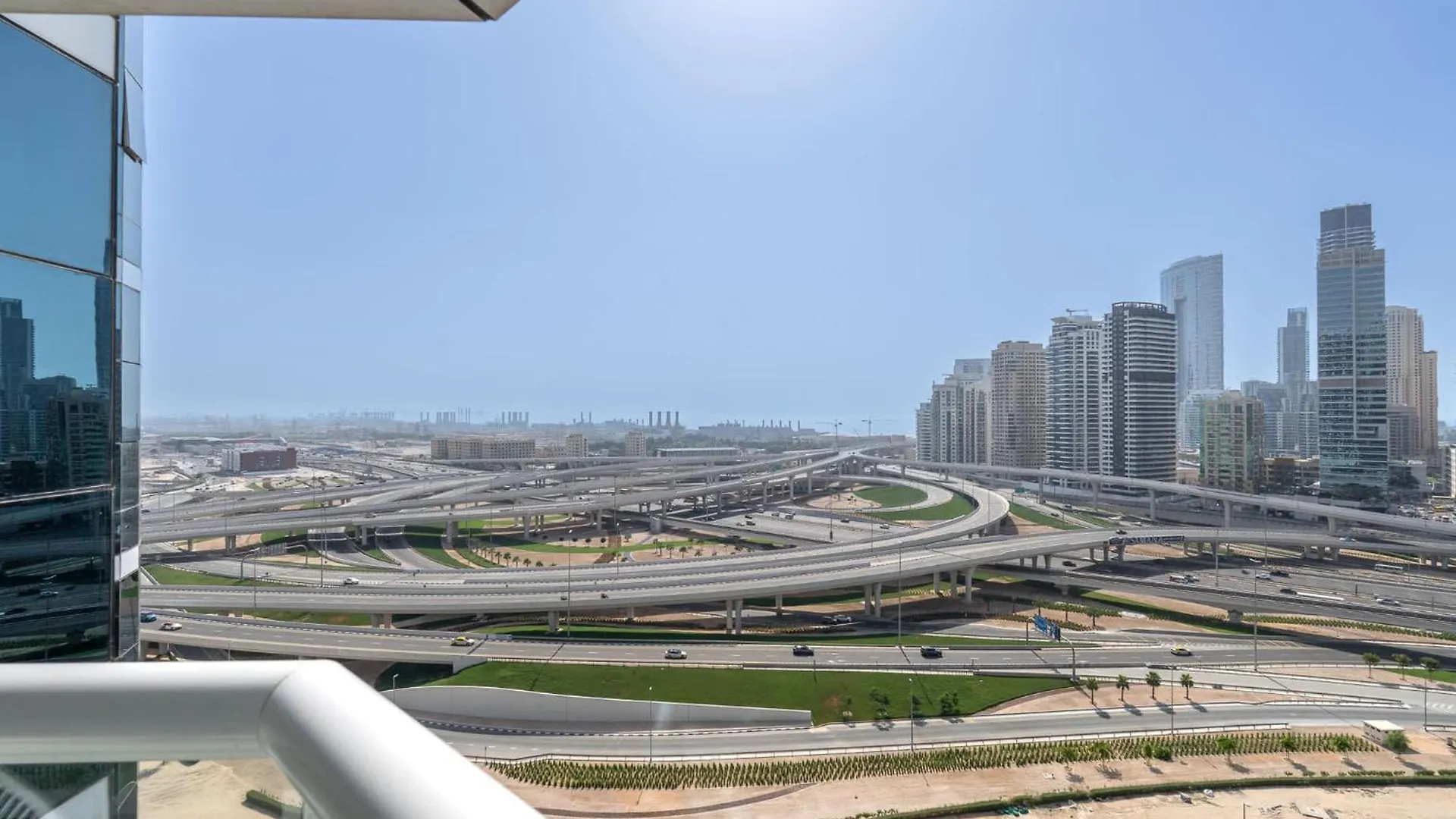 Apartment Spacious & Serene 2 Bedroom In Dubai Marina For 4