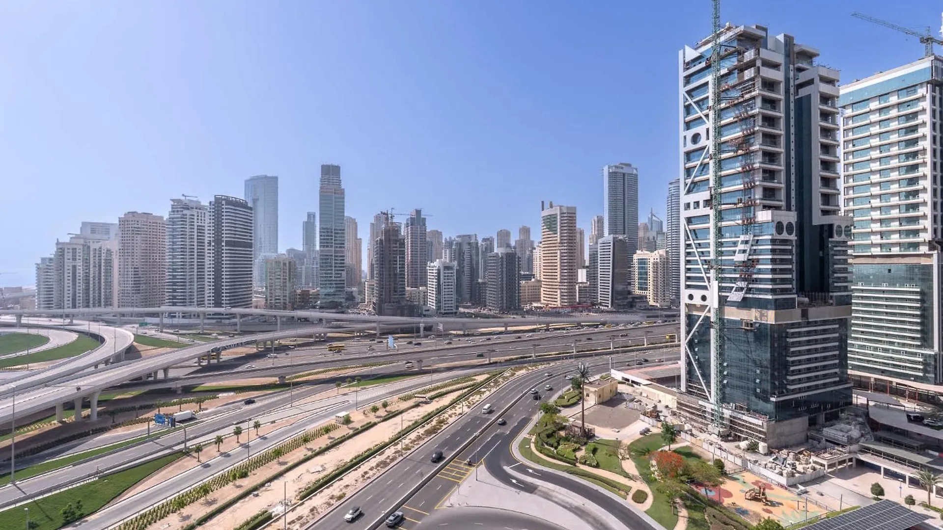 Spacious & Serene 2 Bedroom In Dubai Marina For 4 Apartment