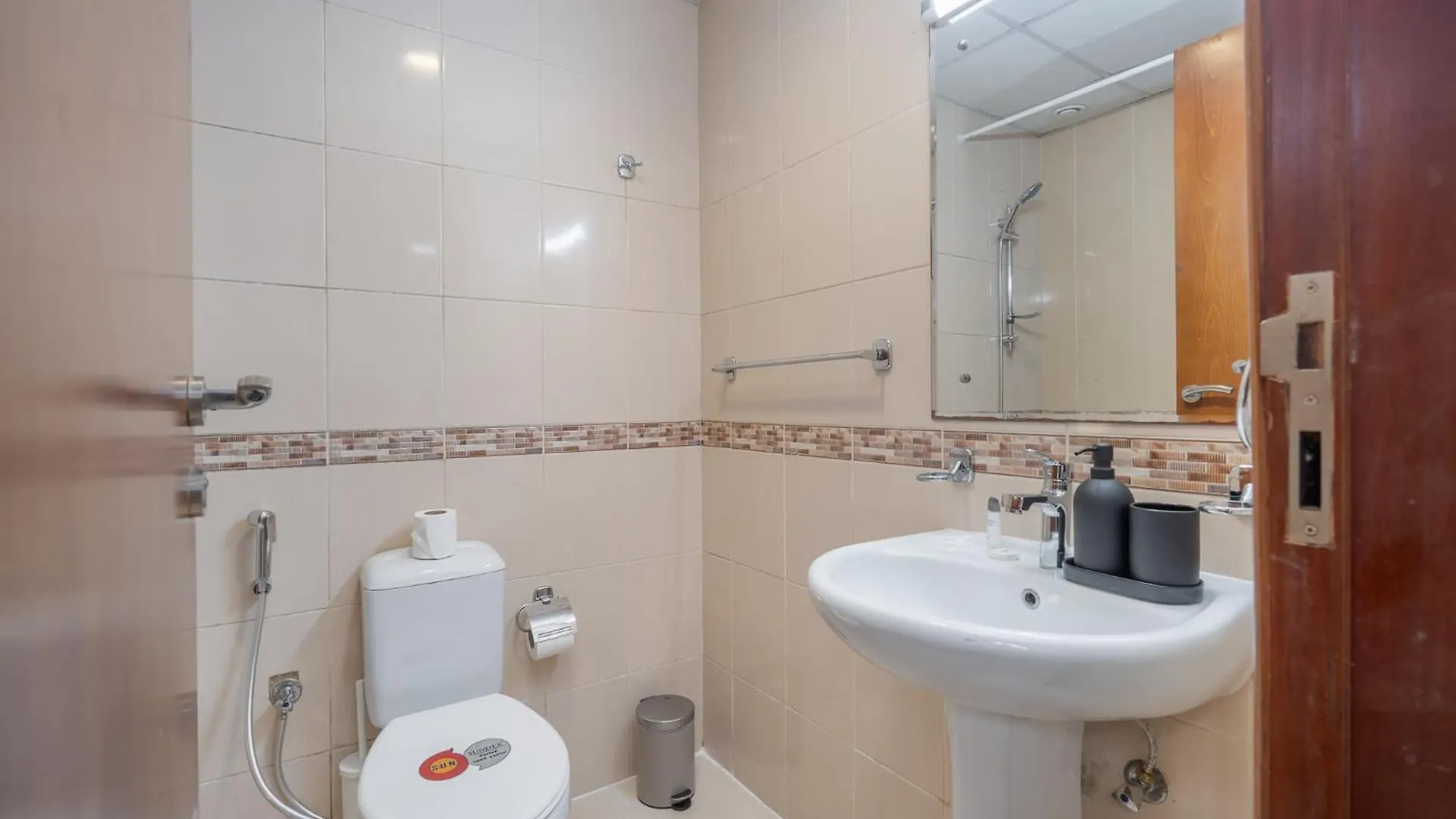 Apartment Spacious & Serene 2 Bedroom In Dubai Marina For 4