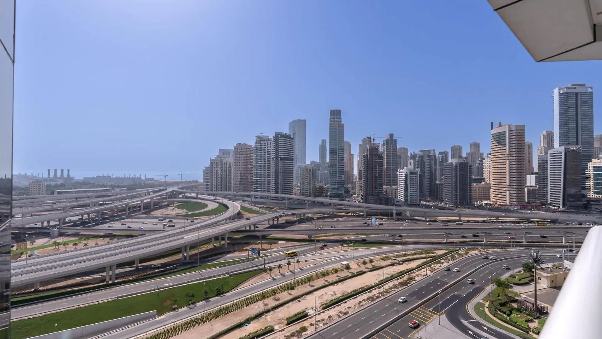 Spacious & Serene 2 Bedroom In Dubai Marina For 4 0*,