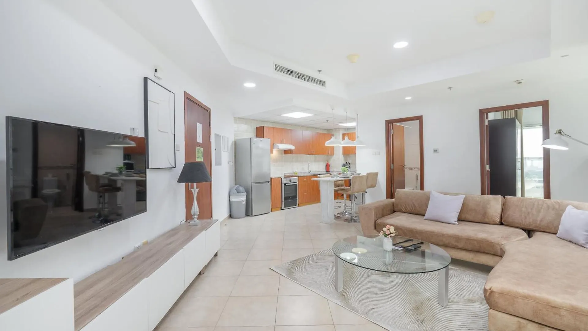 Spacious & Serene 2 Bedroom In Dubai Marina For 4